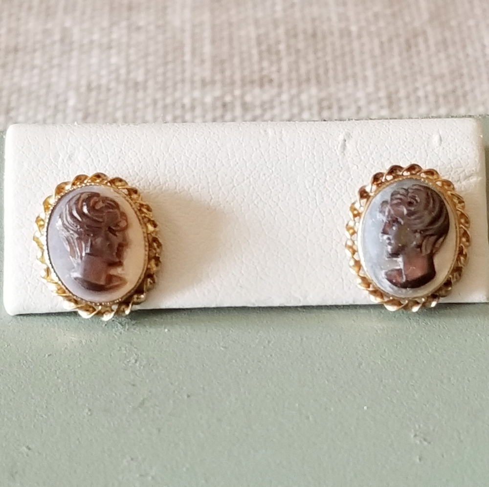 10K Gold Cameo Earrings